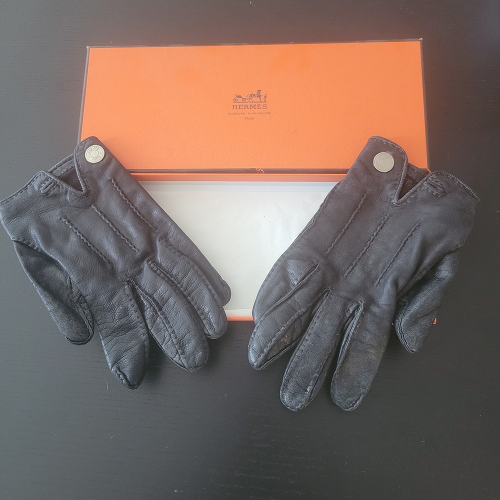 Hermes Black Gloves With Button Snap/Colosure.